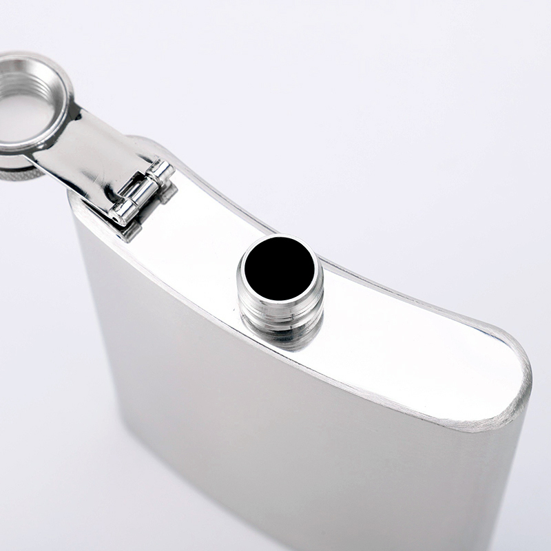 Fiaschetta in metallo acciaio  - Wine Beer Spirits recensione e prezzo